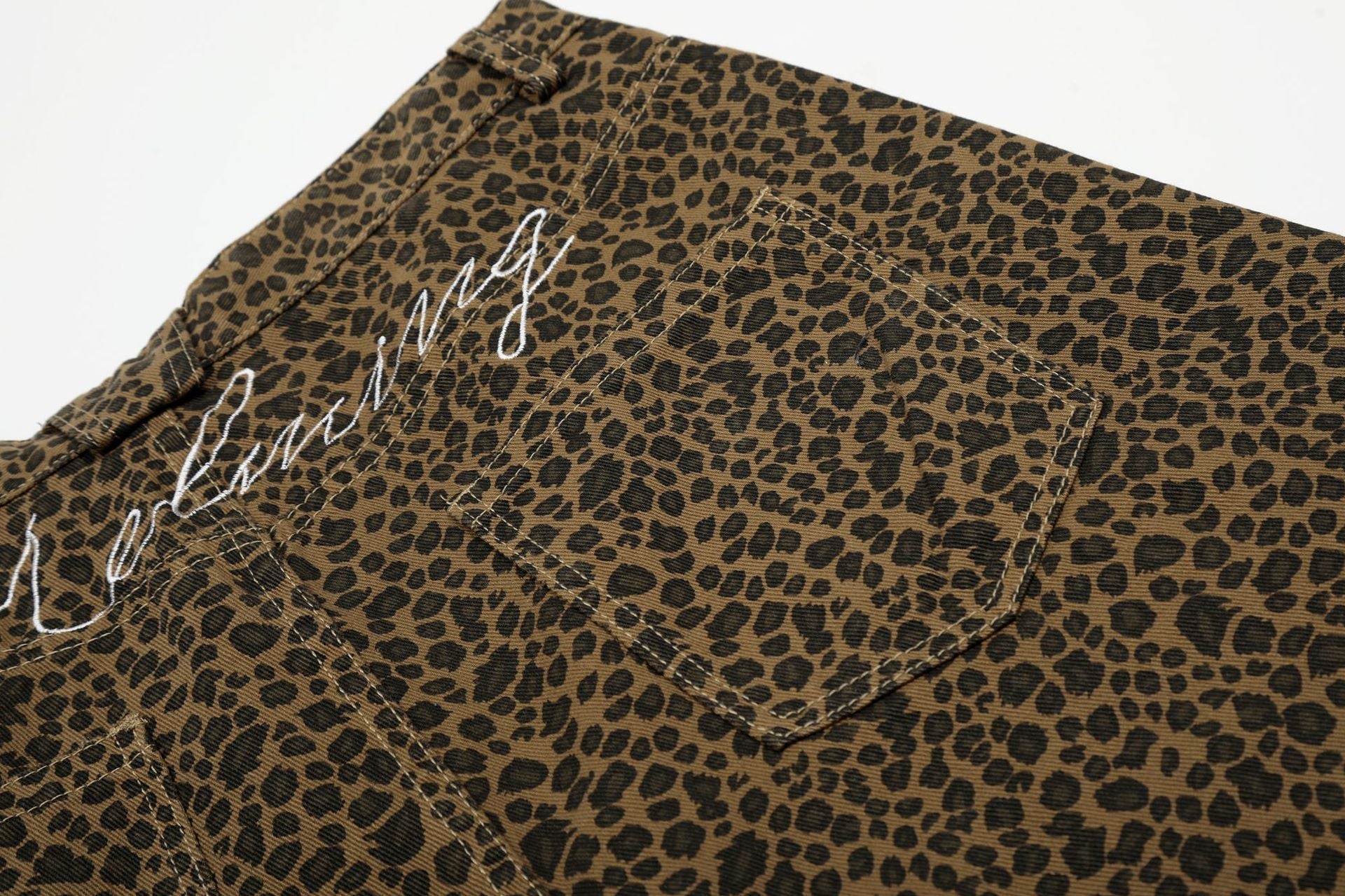 Leopard Print Curved Cargo Half Pants