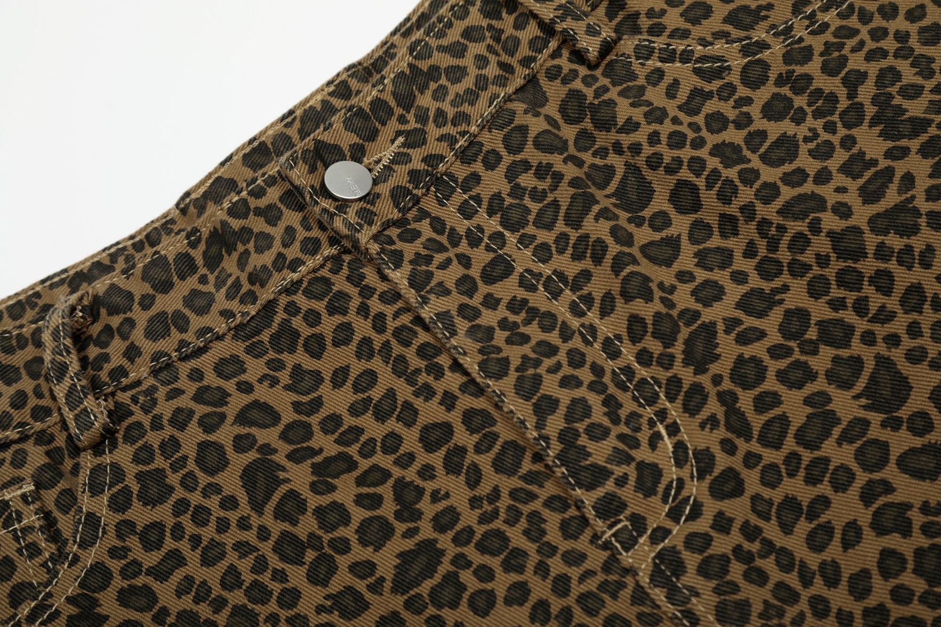 Leopard Print Curved Cargo Half Pants