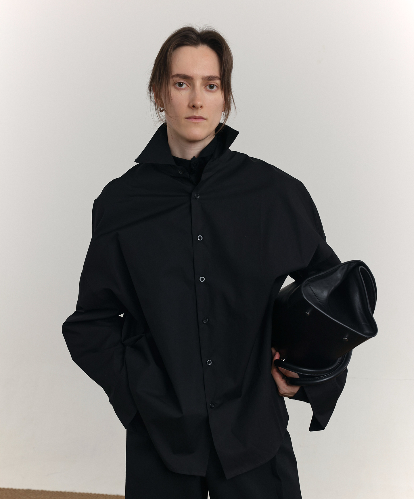 Camicia oversize a maniche lunghe con orlo curvo