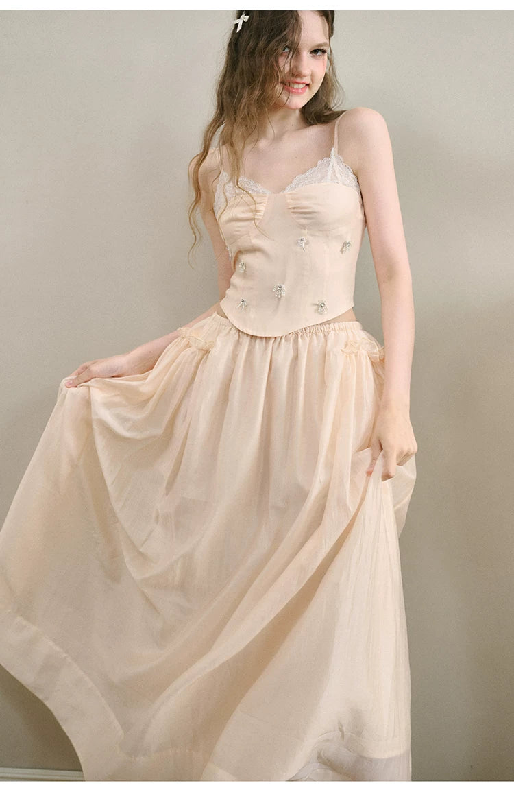Ensemble caraco en dentelle et jupe longue