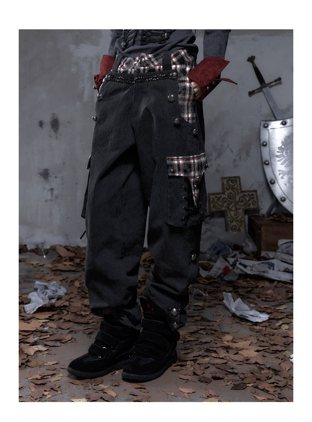 Panel Design Multi-Pocket Tapered Pants