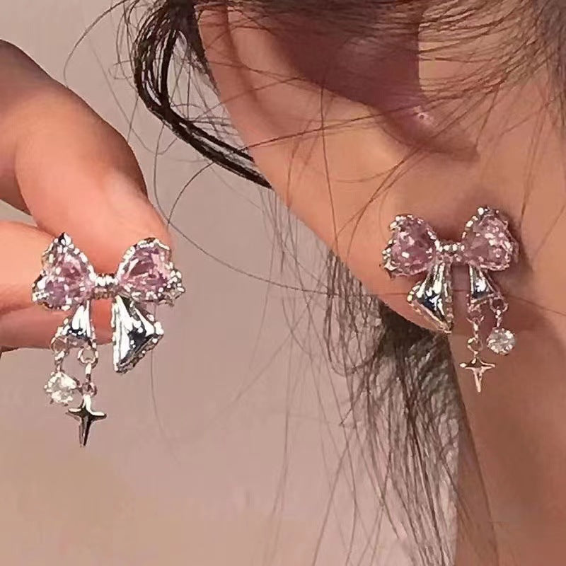 Pendientes con dijes brillantes