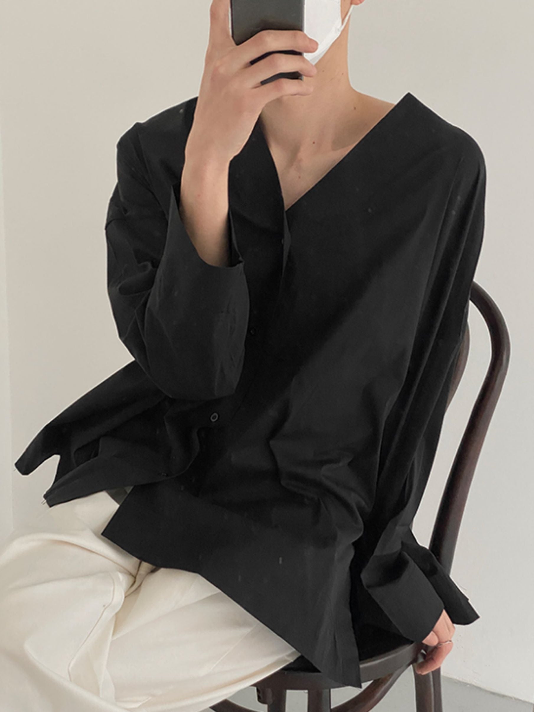 Camicia a maniche lunghe con scollo a V