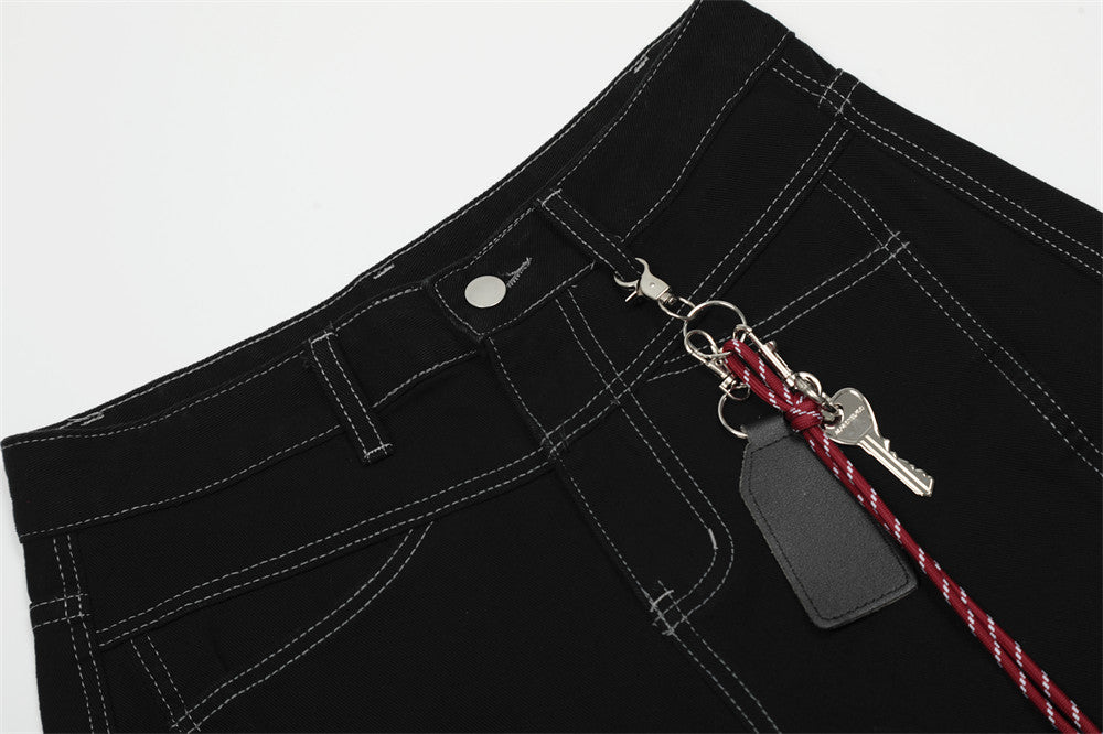 Jean cargo en denim avec pendentif intégré