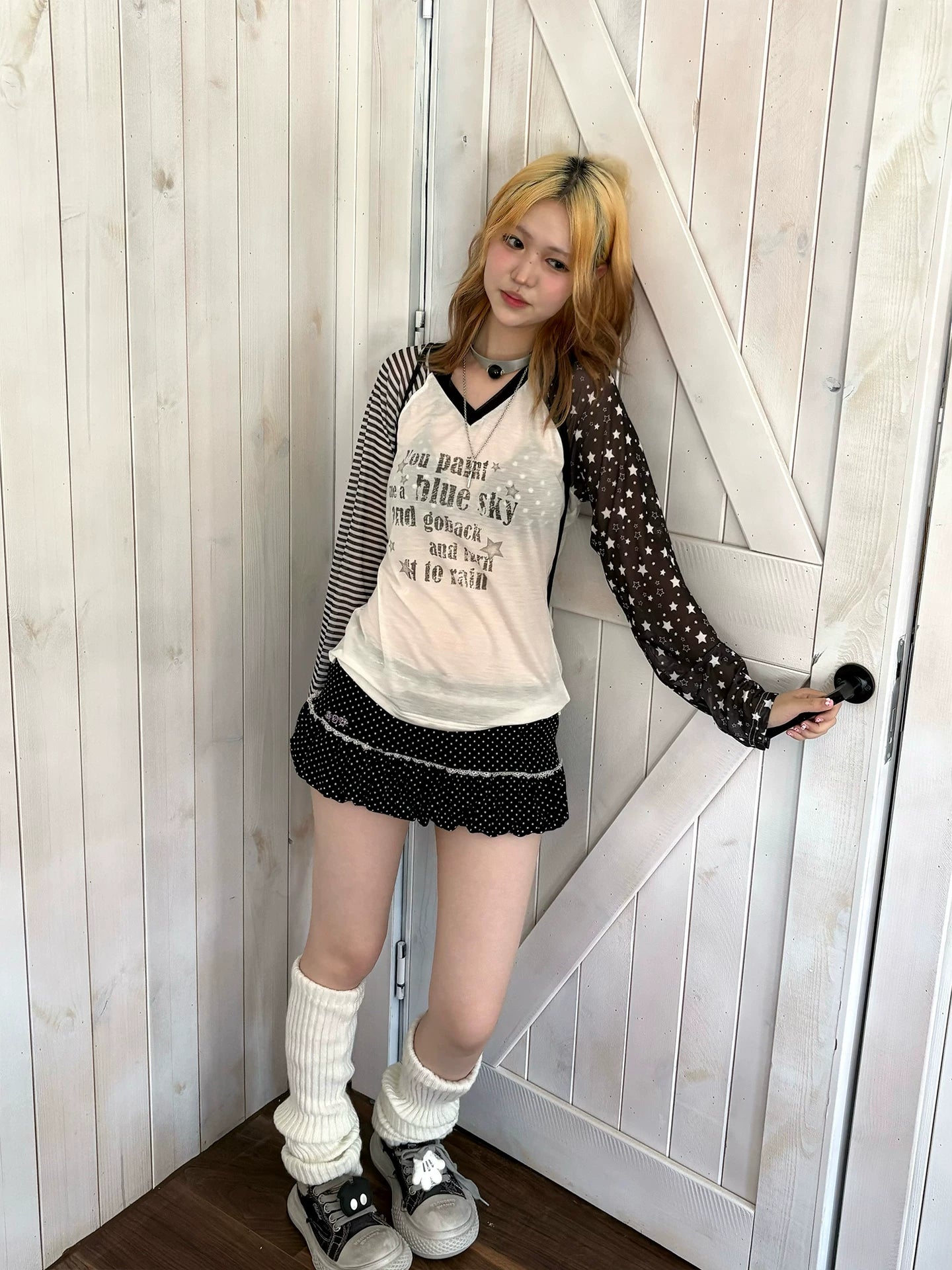 Star Contrast V-Neck Long Sleeve T-Shirt