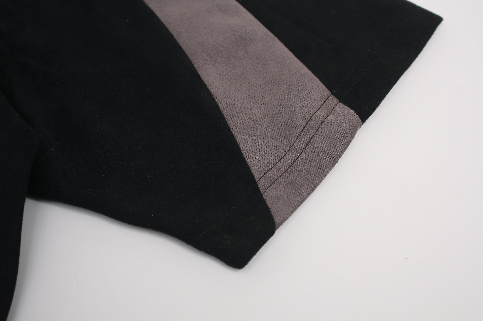 Color Block Suede Logo Short Sleeve T-Shirt