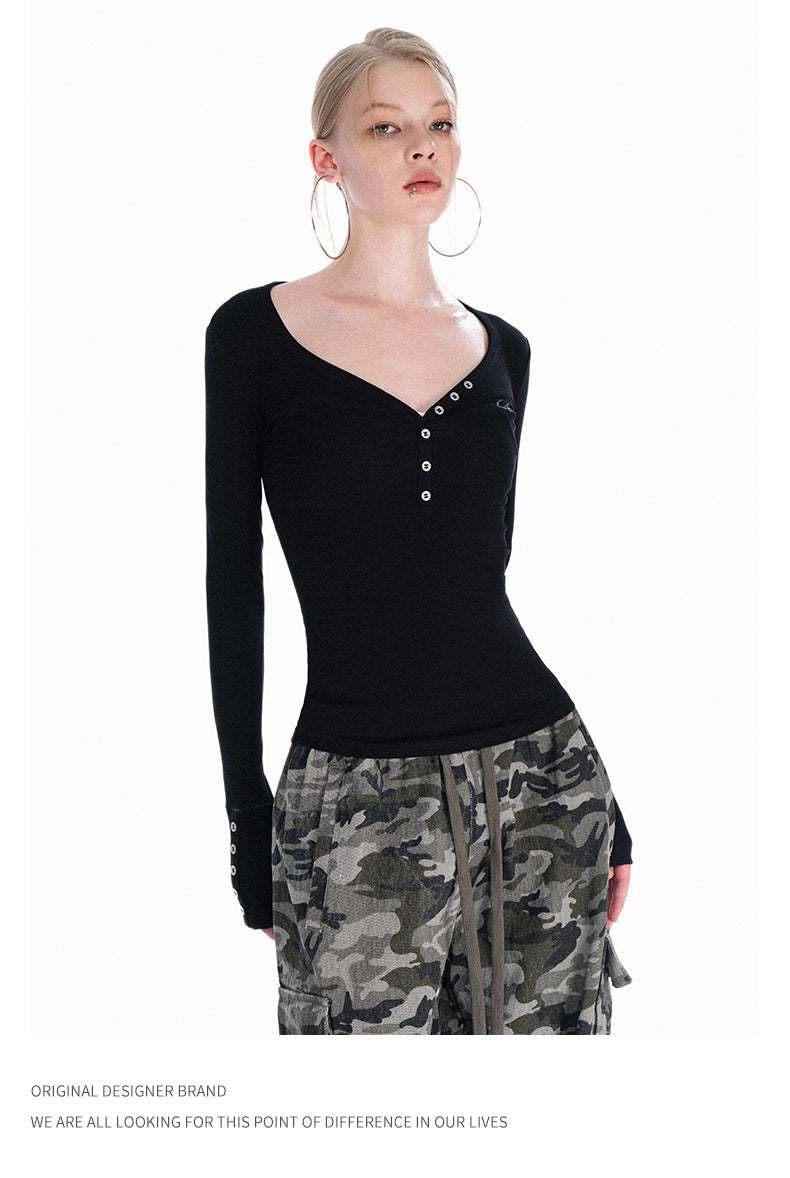 T-shirt à manches longues et col en V Button Babes