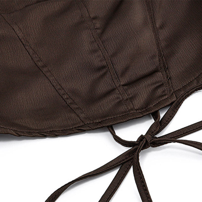 Top corto a fascia con spalline sottili e fascia modellante