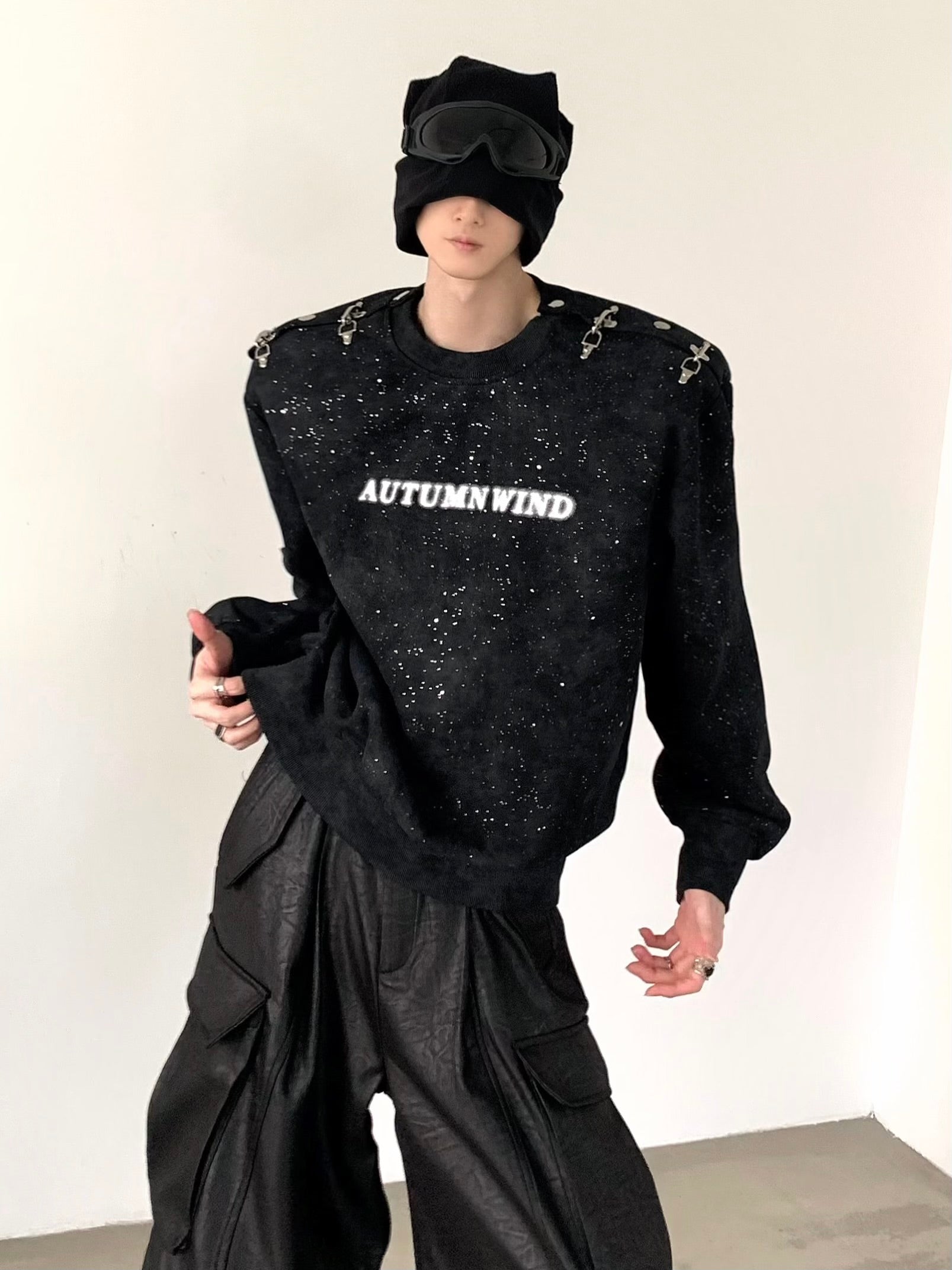 Metallic Design Shoulder Pad Sweatshirt
