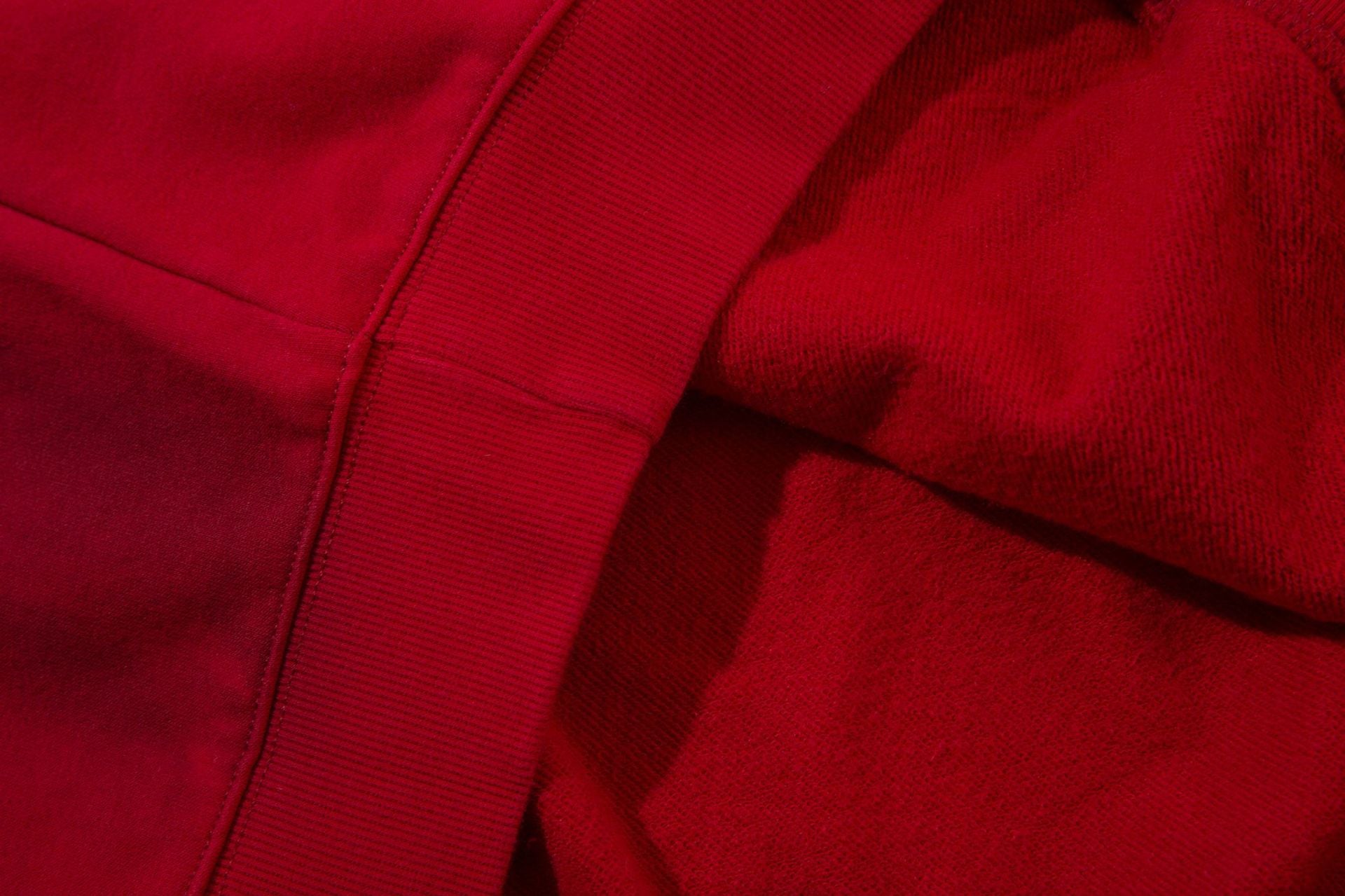 Sudadera con capucha con cruz bordada de Wasteland