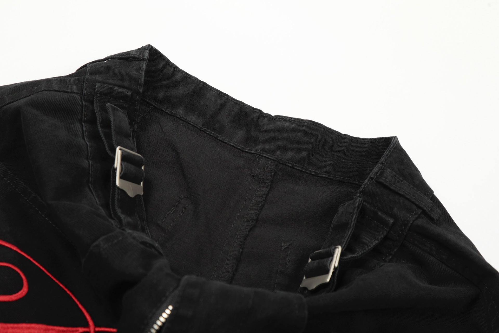 Metal Buckle Logo Print Cargo Cropped Jort