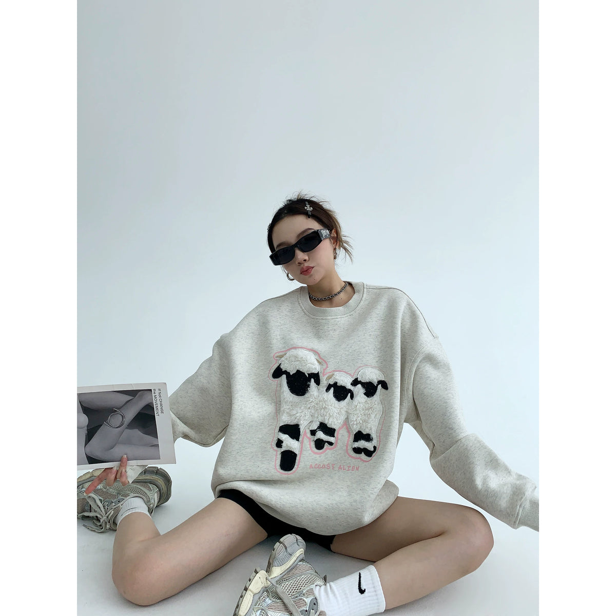 Sweat-shirt oversize à col rond avec écusson mouton