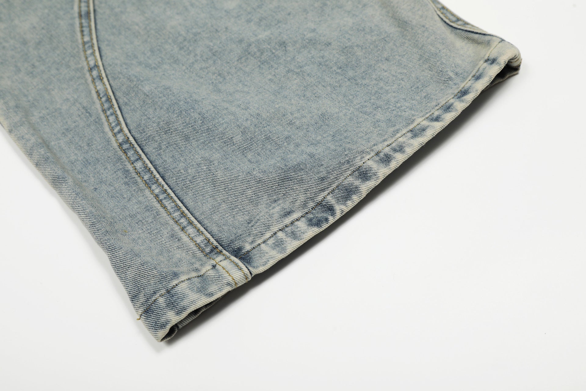 Belt Curved Wide Leg Denim Jeans