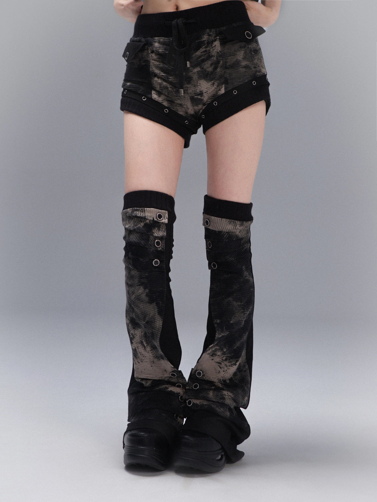 Patchwork Low-Waist Fitted Shorts & Leg Cover