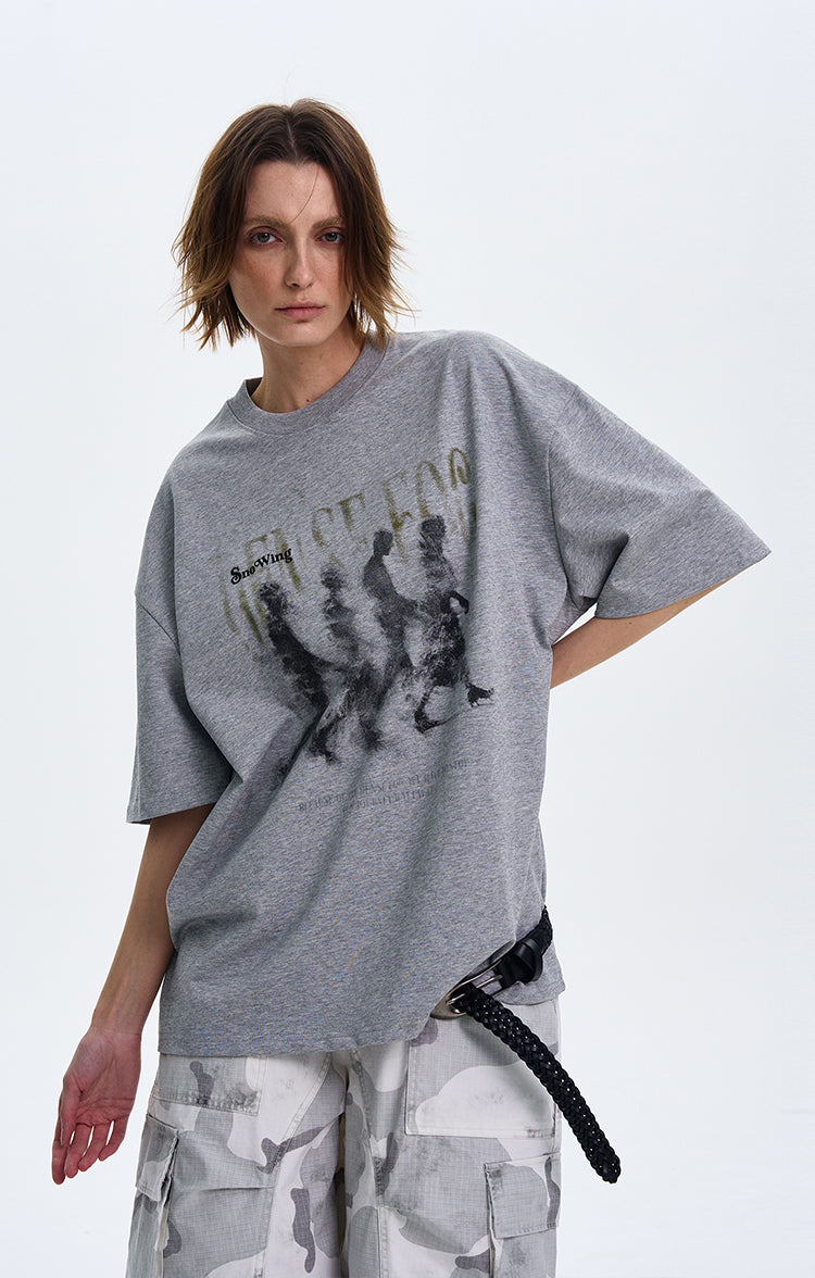 T-shirt imprimé personnage flou