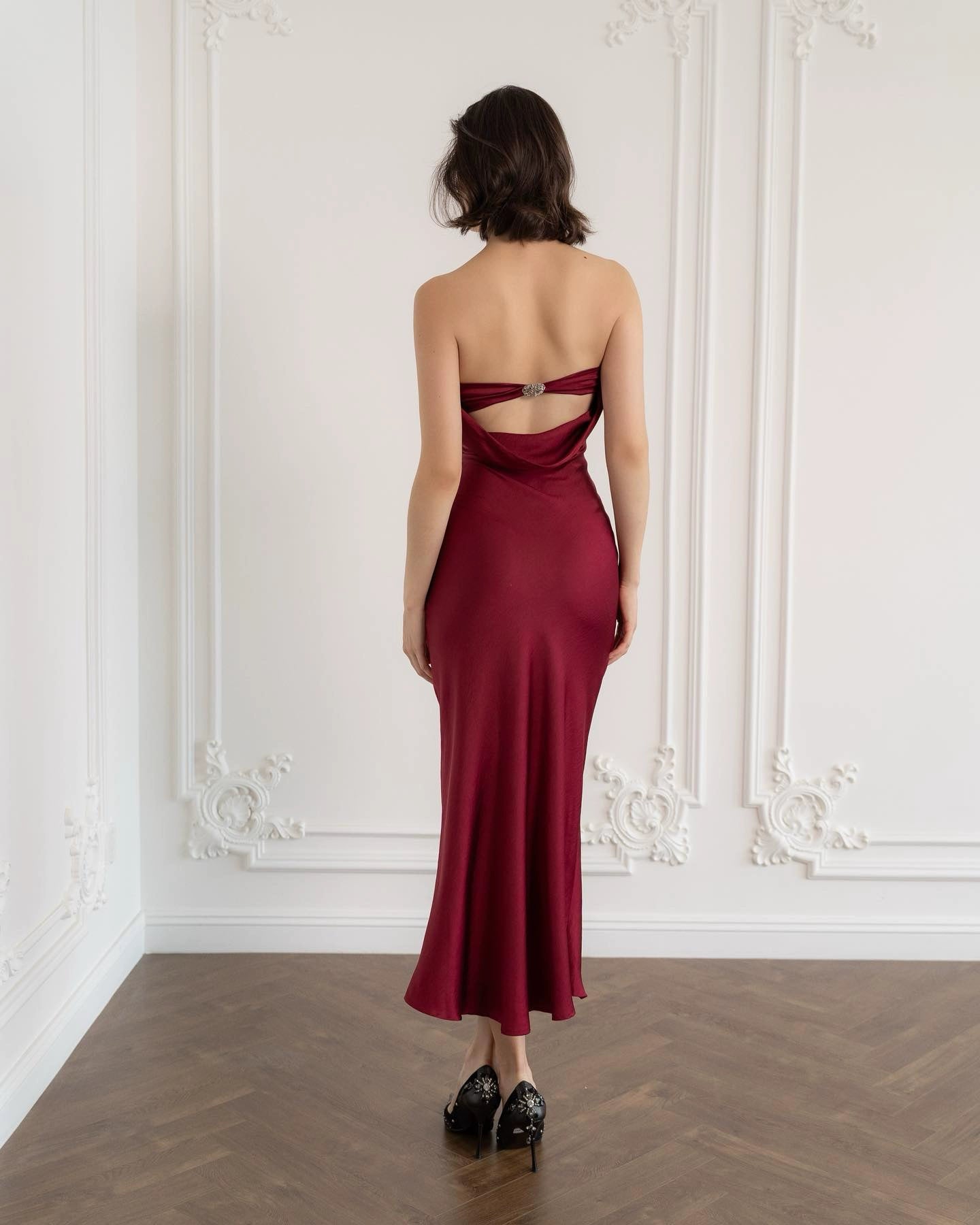 Ofertas de graduación: vestido bandeau de satén sin espalda