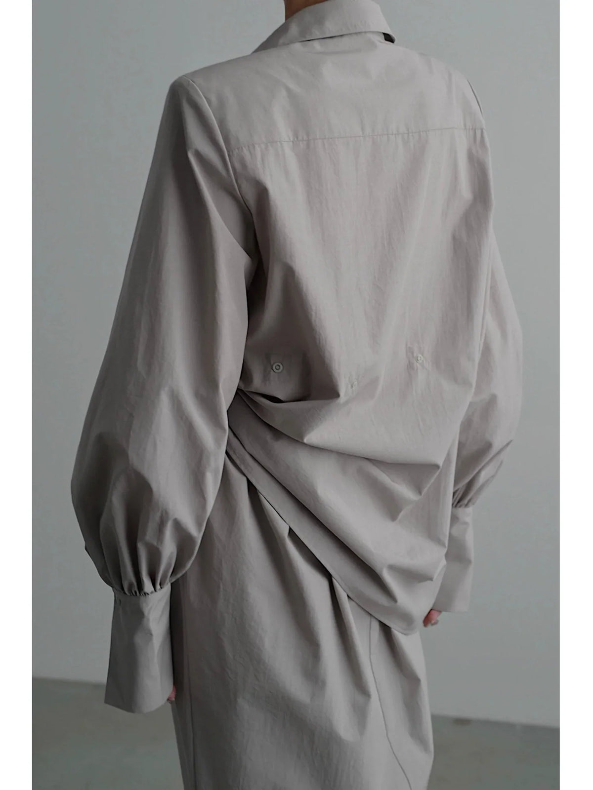 Chemise longue à taille cintrée et fermeture éclair