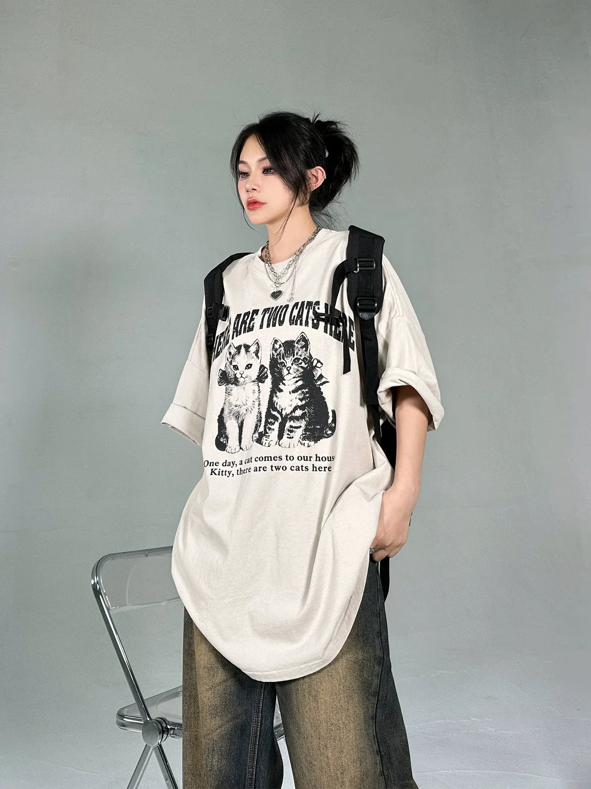 Camiseta de manga corta con estampado de gato lavado
