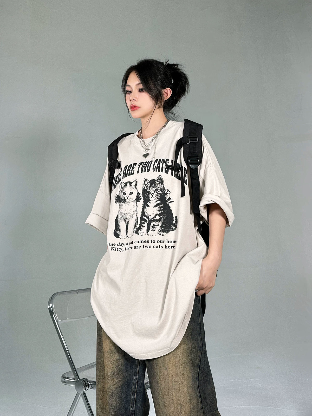 Camiseta de manga corta con estampado de gato lavado