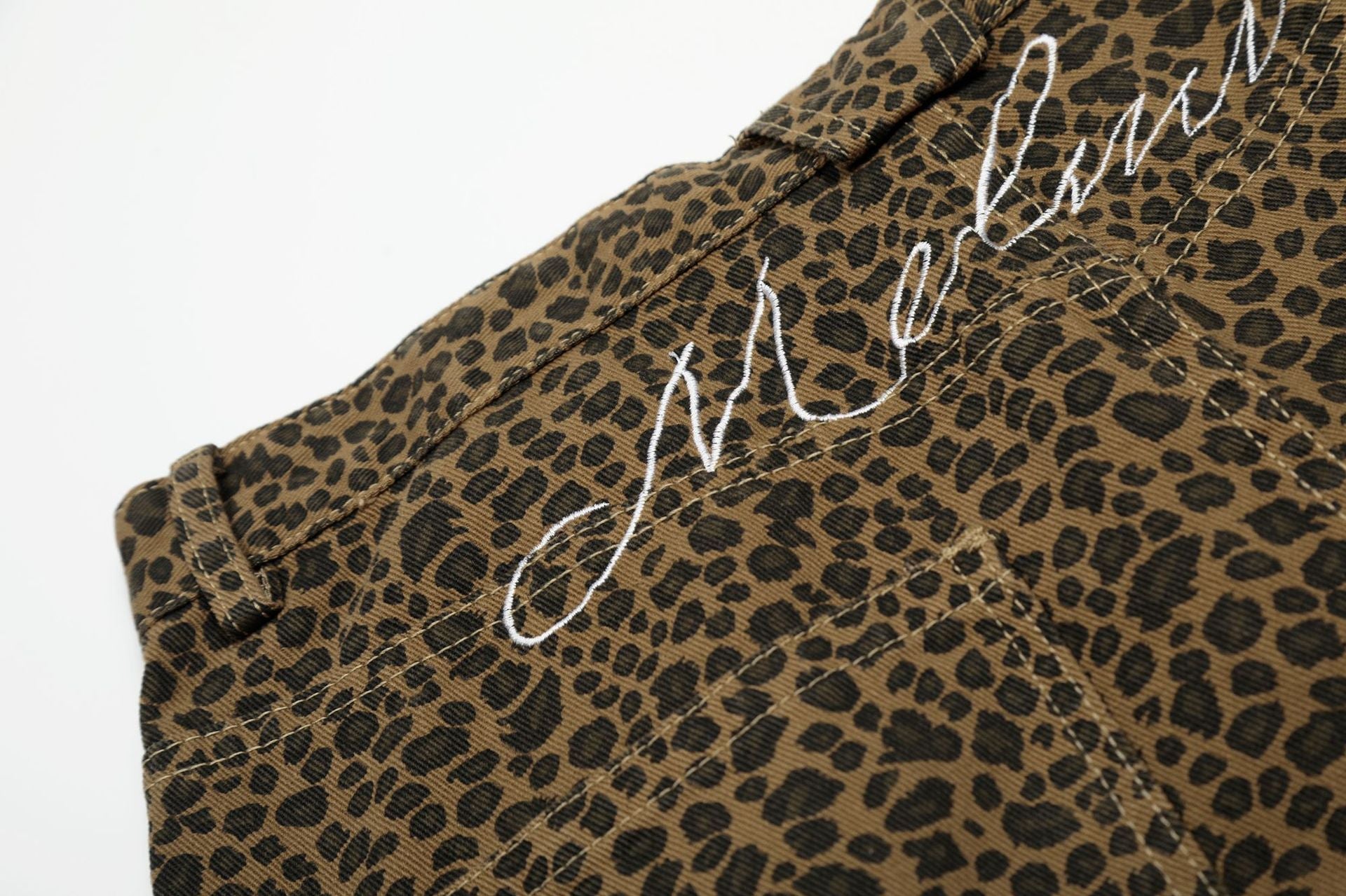 Leopard Print Curved Cargo Half Pants
