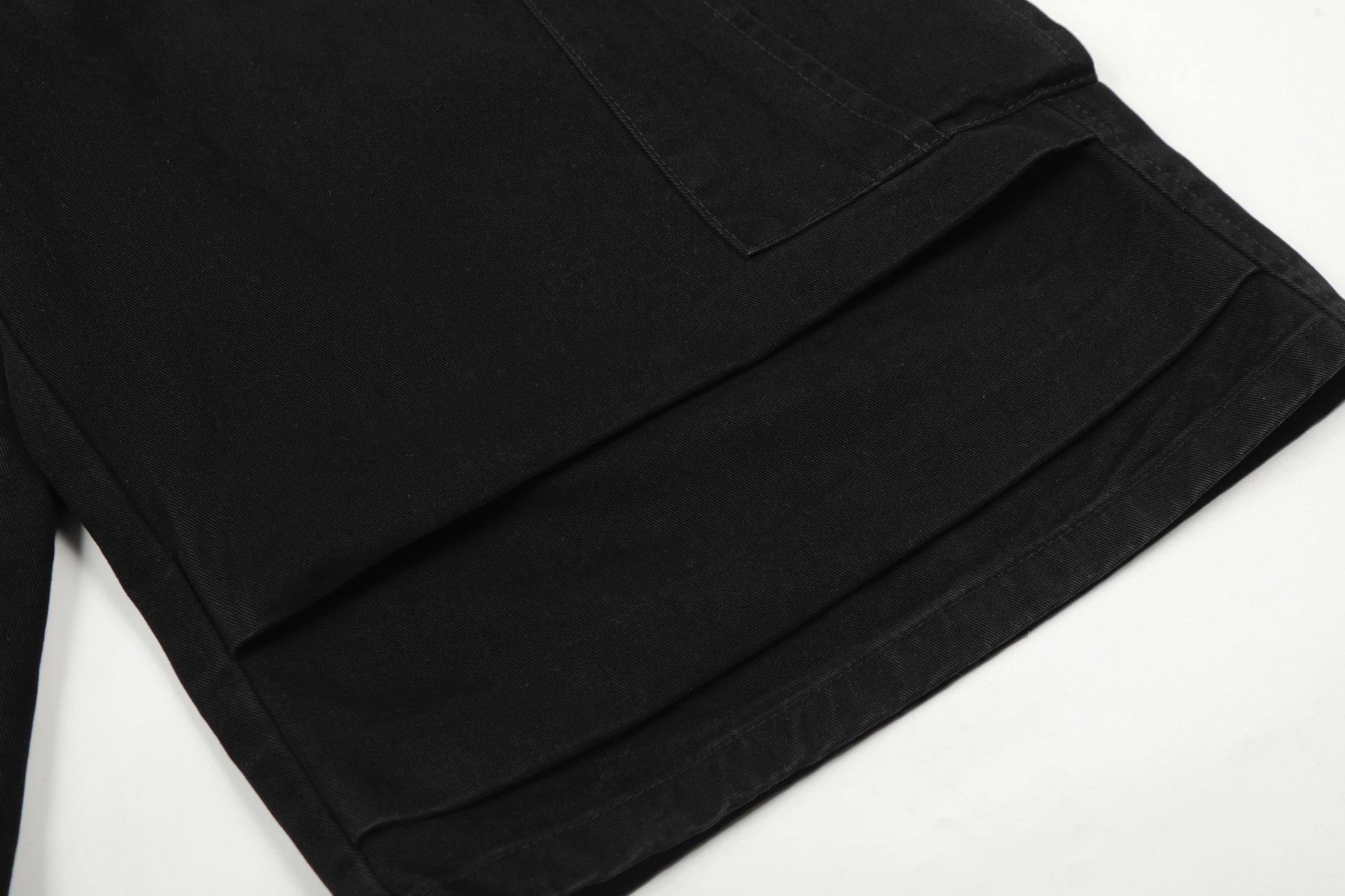 Metal Buckle Logo Print Cargo Cropped Jort
