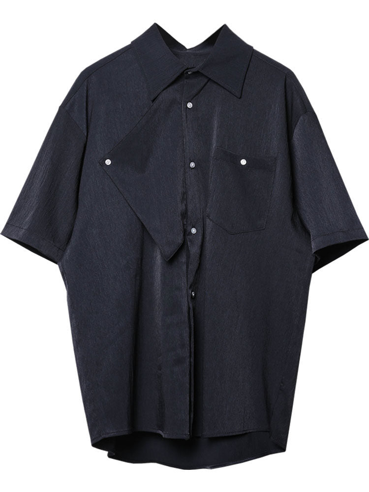 Camicia a maniche corte asimmetrica decostruita