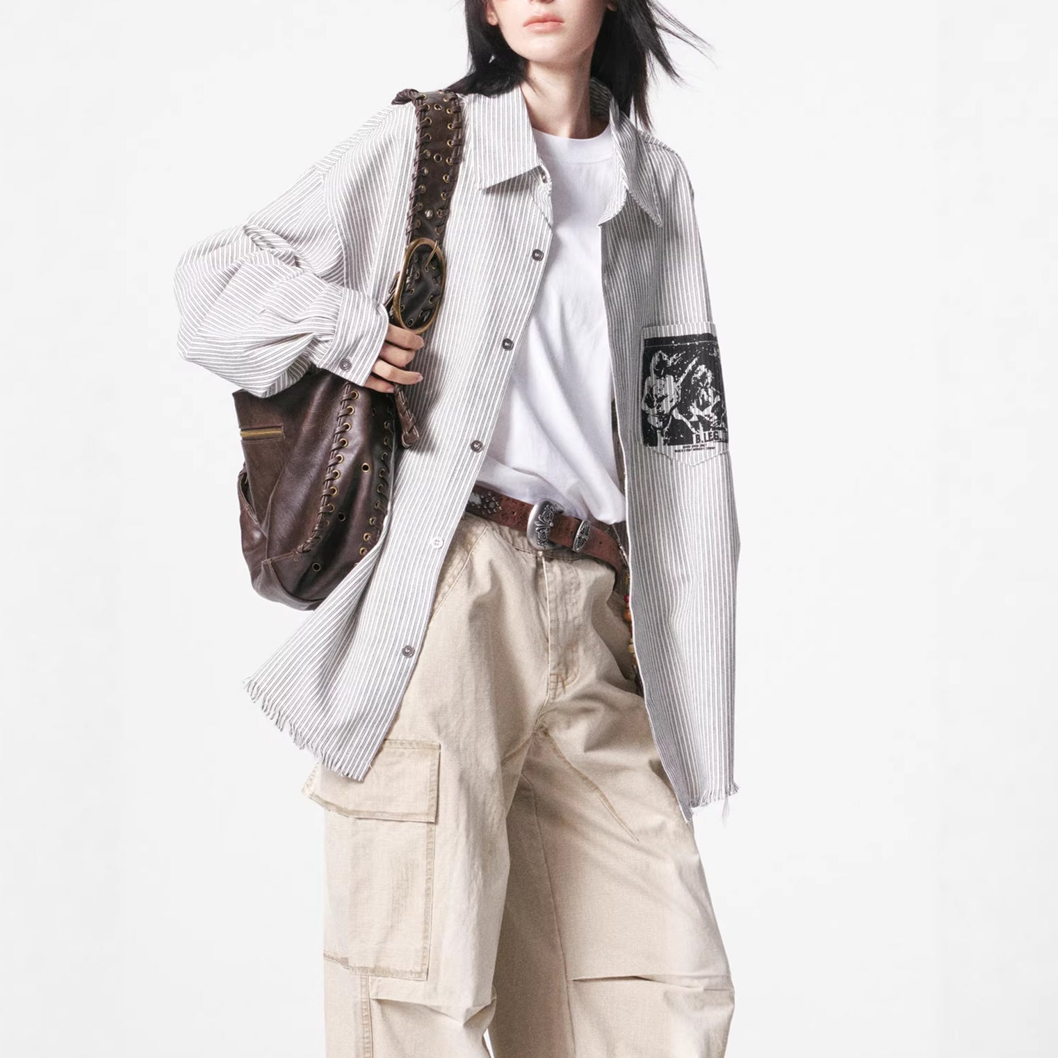 Camicia a maniche lunghe sfilacciata con stampa grafica a righe