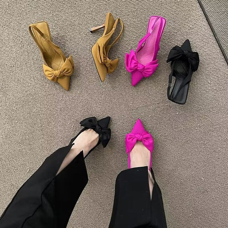 Scarpe con tacco alto e fiori francesi