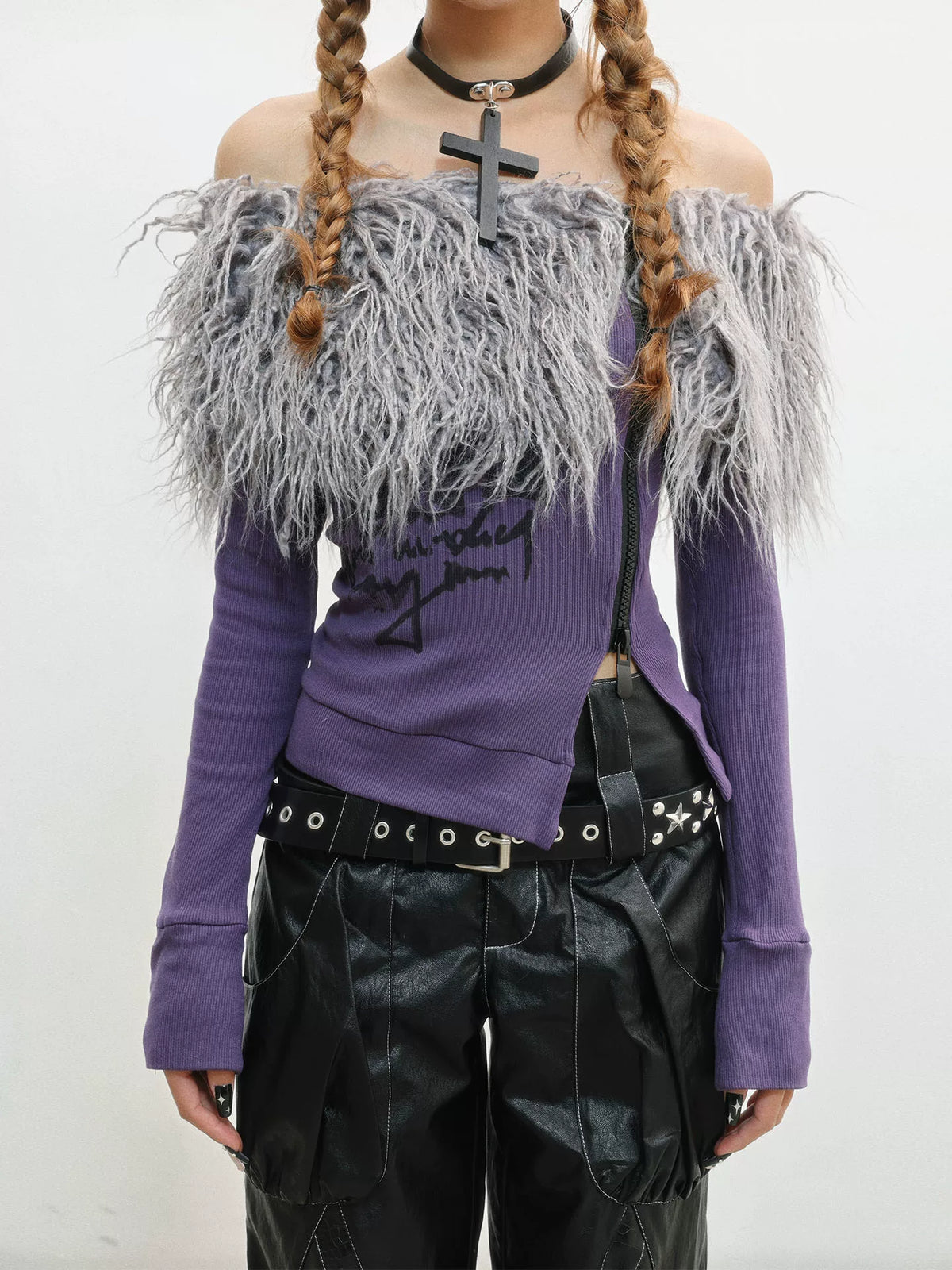 Fake Fur Trim Off-Shoulder Print Slim T-Shirt