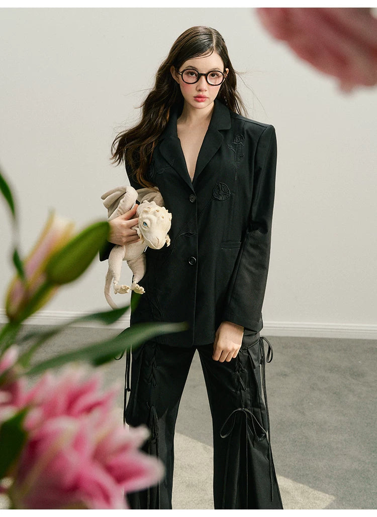 Ensemble veste ajourée et jupe courte à broderie rose