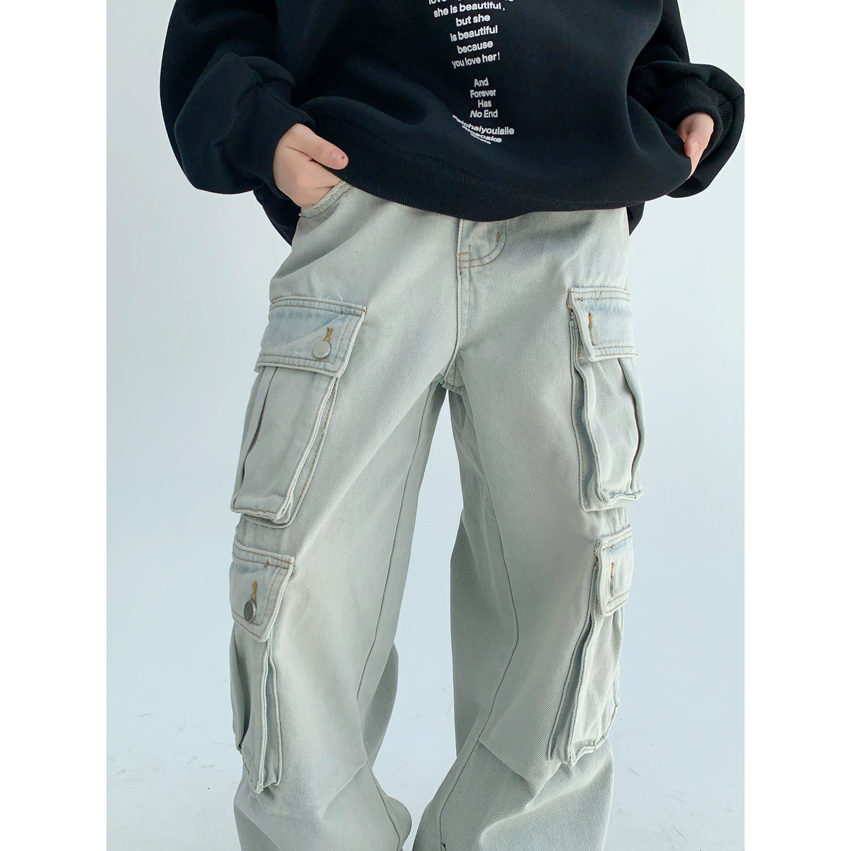 Multiple Pocket Wide-Leg Cargo Denim Jeans