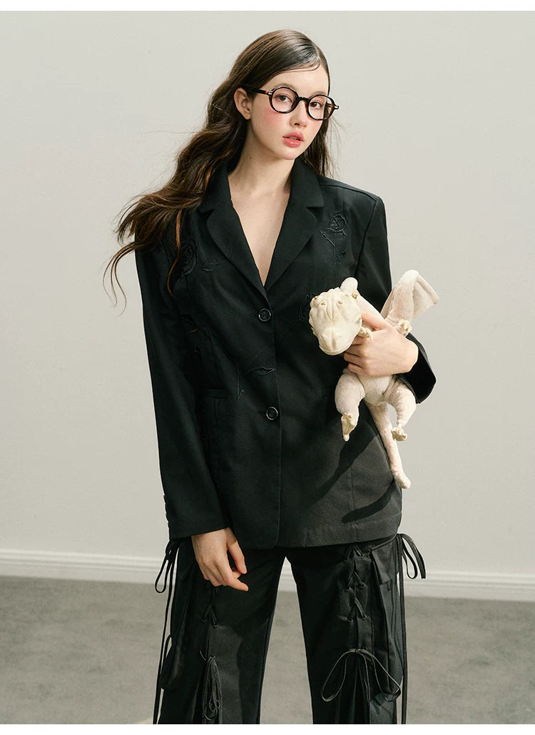 Ensemble veste ajourée et jupe courte à broderie rose