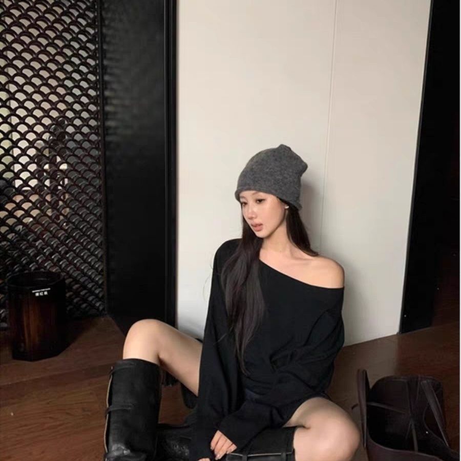 Women's One-Line Neck Sweater