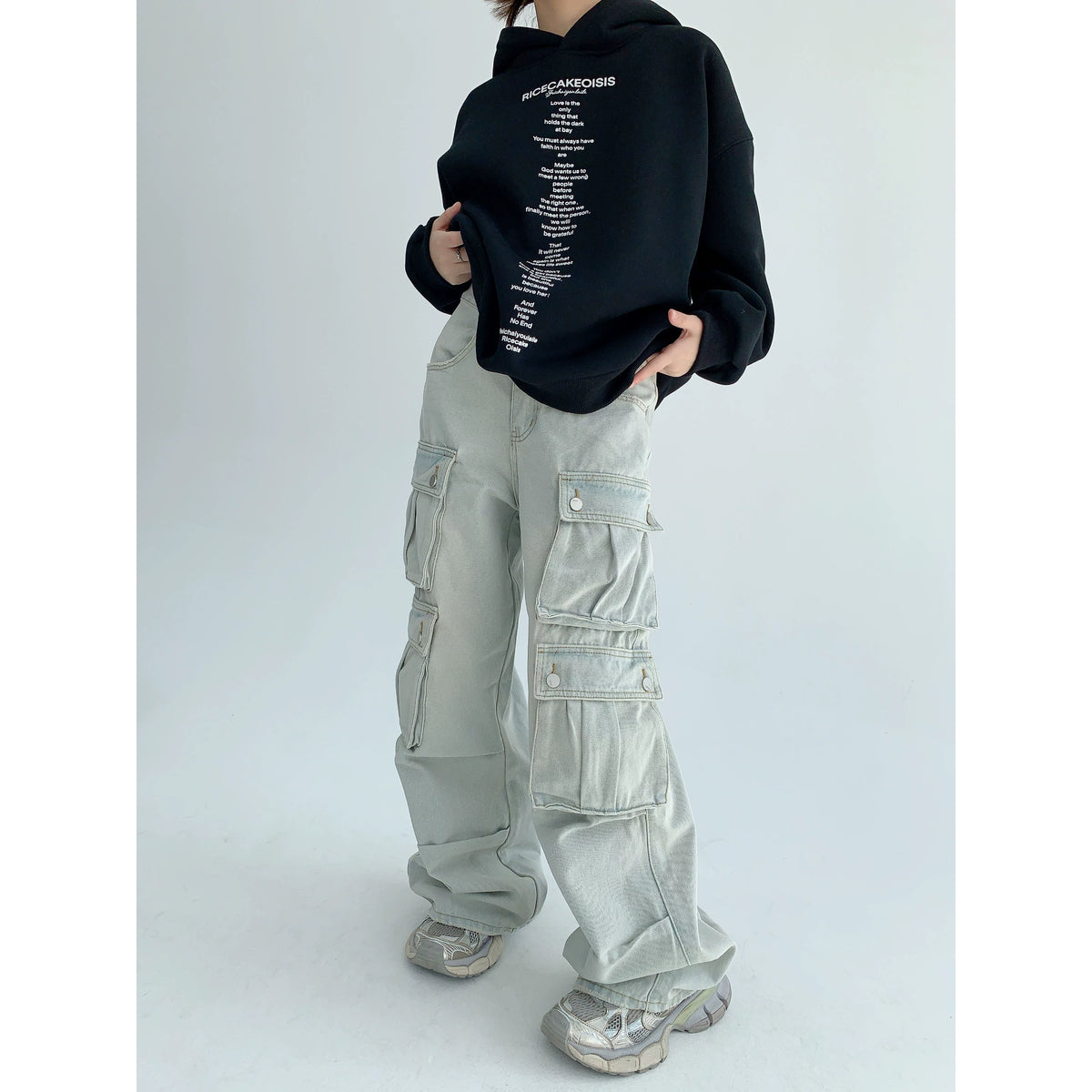 Multiple Pocket Wide-Leg Cargo Denim Jeans