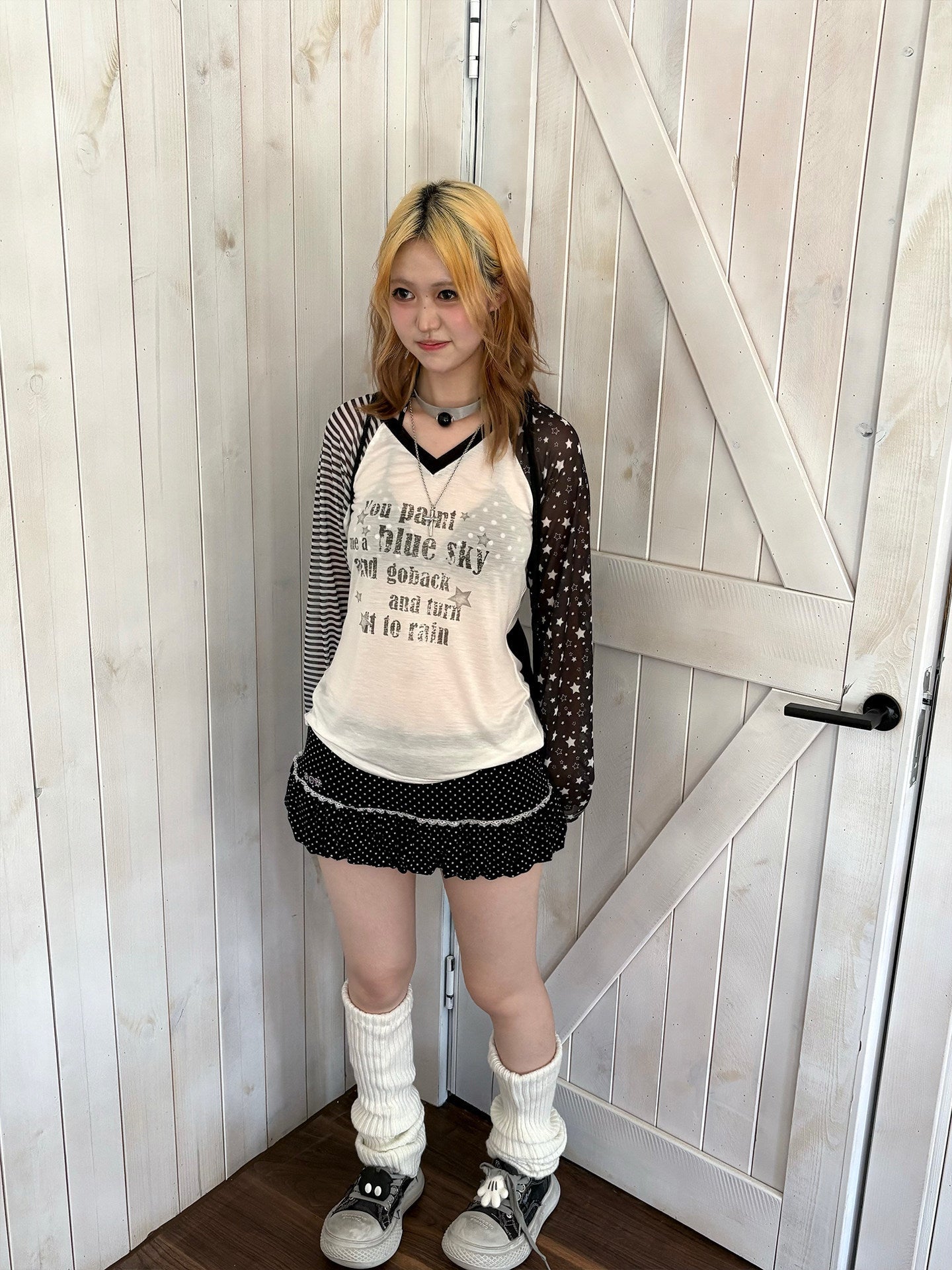 Star Contrast V-Neck Long Sleeve T-Shirt