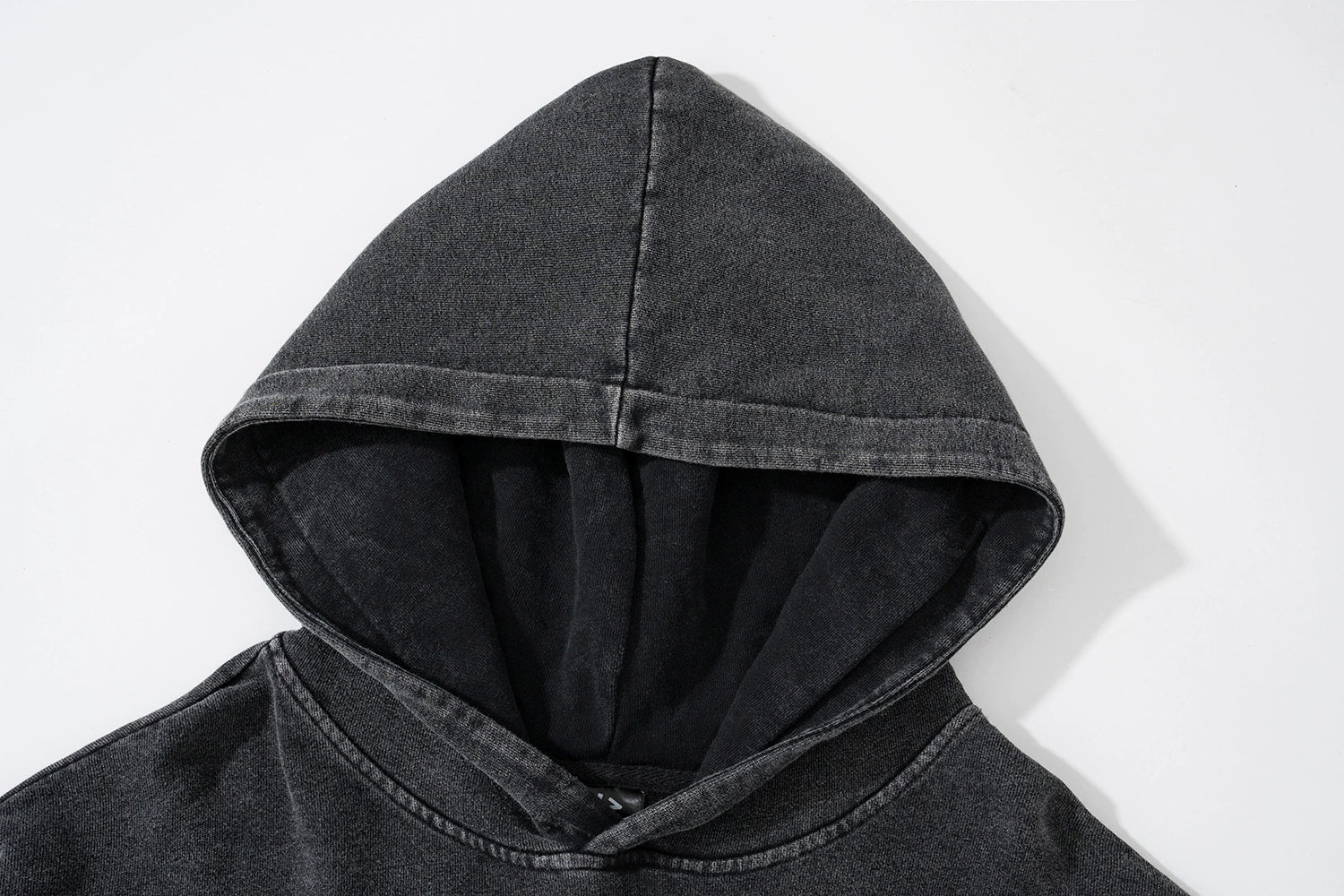 Sudadera con capucha estampada con calavera derretida