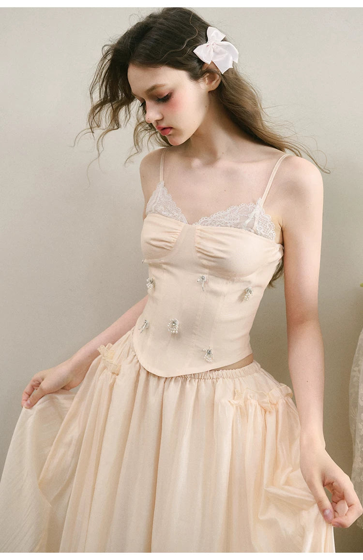 Ensemble caraco en dentelle et jupe longue