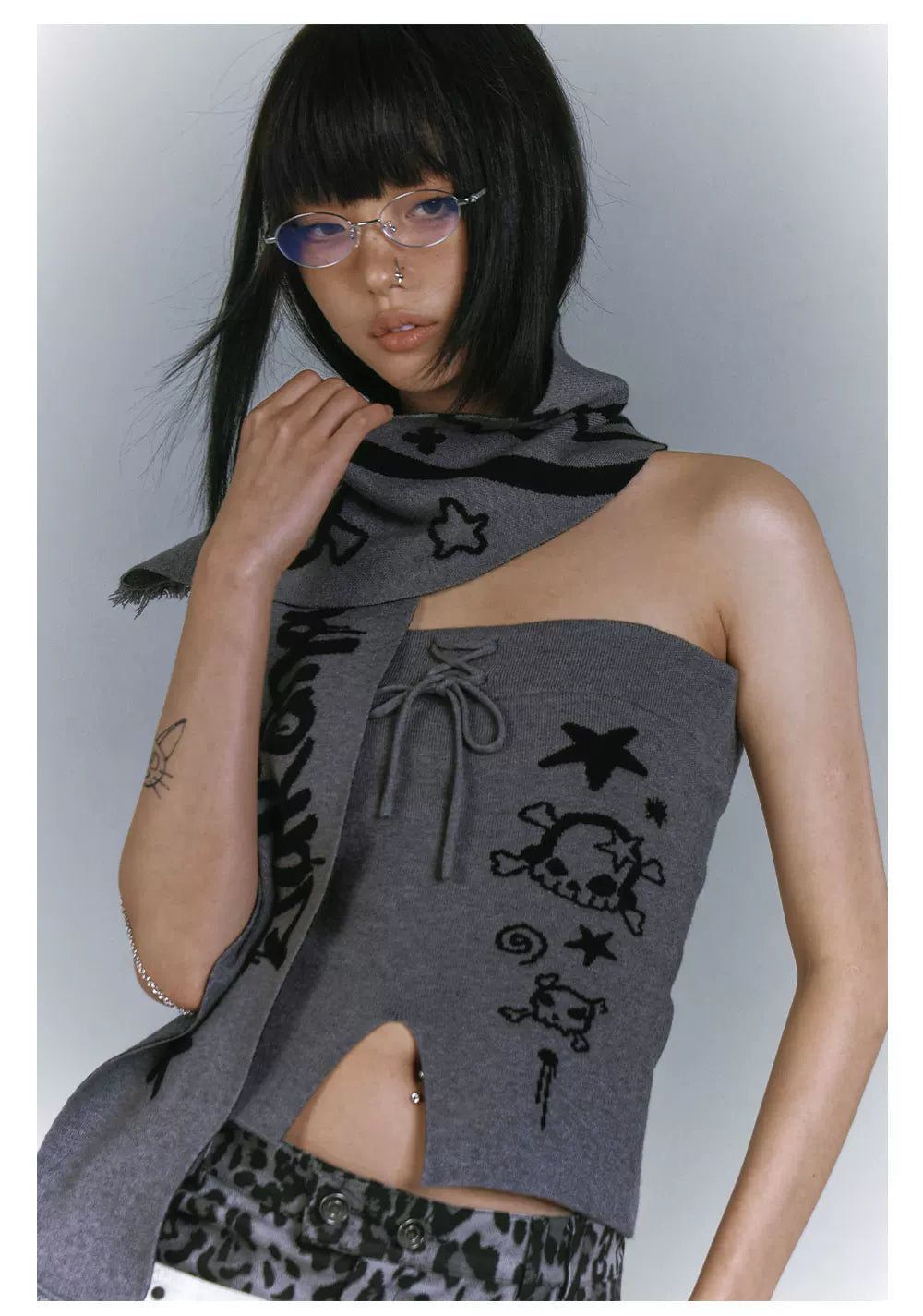 Graphic Print Off-Shoulder Top & Letter Print Scarf