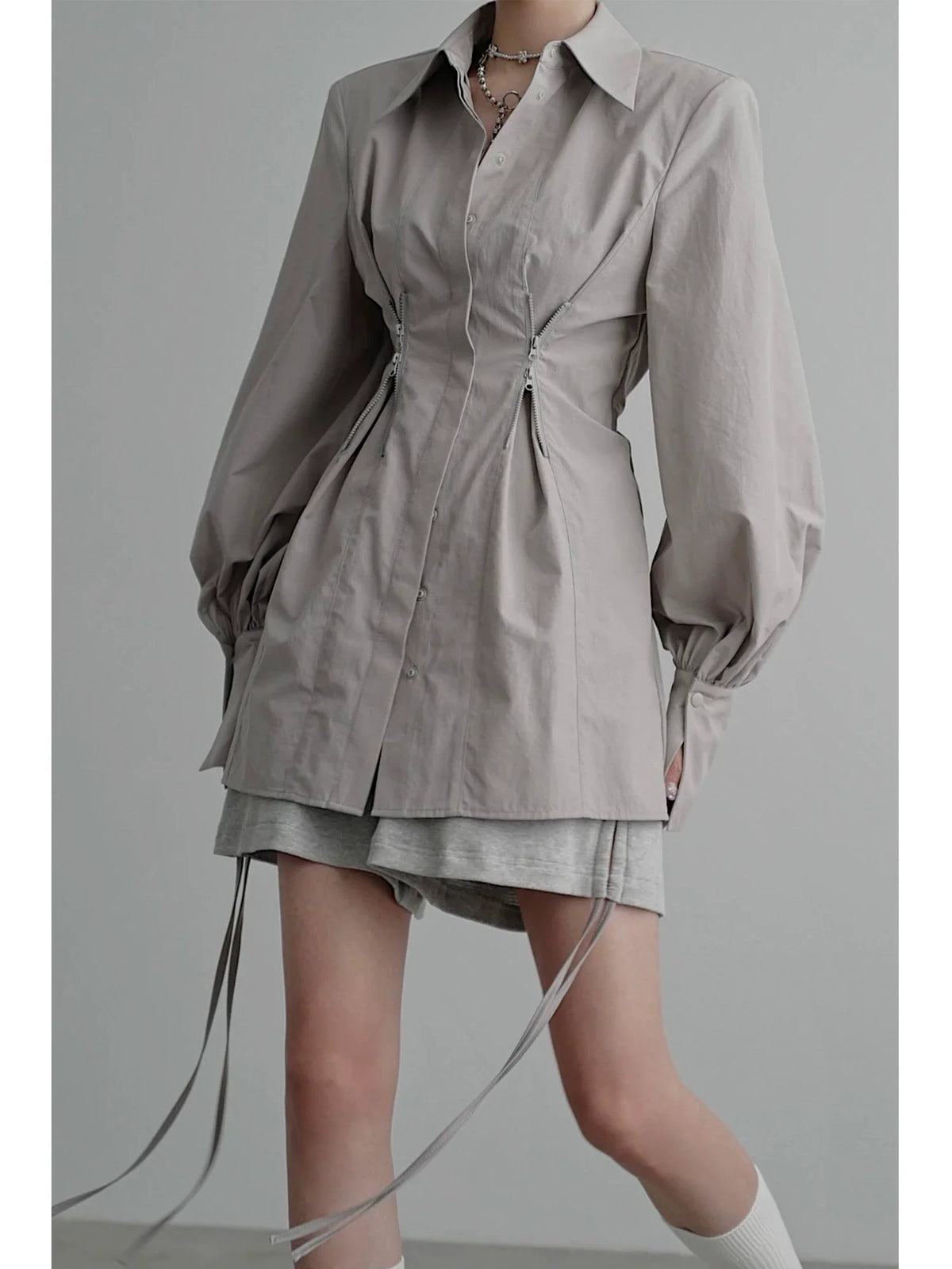 Chemise longue à taille cintrée et fermeture éclair