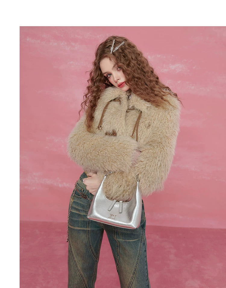 Chaqueta corta con cuello de pelo sintético