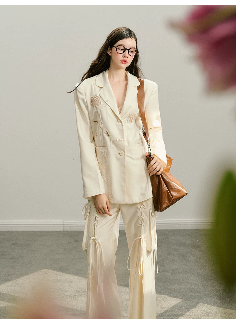Ensemble veste ajourée et jupe courte à broderie rose