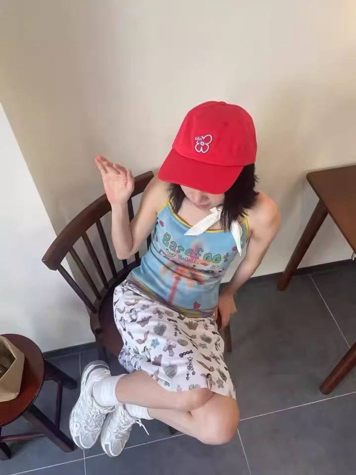 컬러 그래피티 프린트 크롭 탑