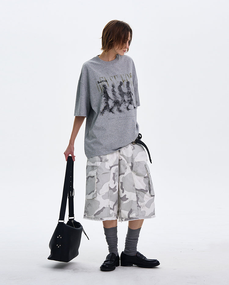 T-shirt imprimé personnage flou