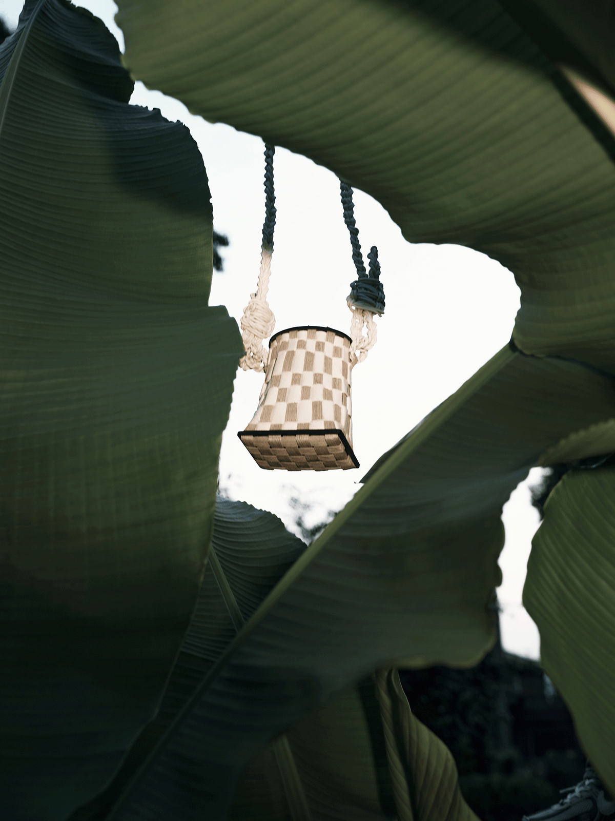 Paper Rattan Vase-Shaped Shoulder Bag