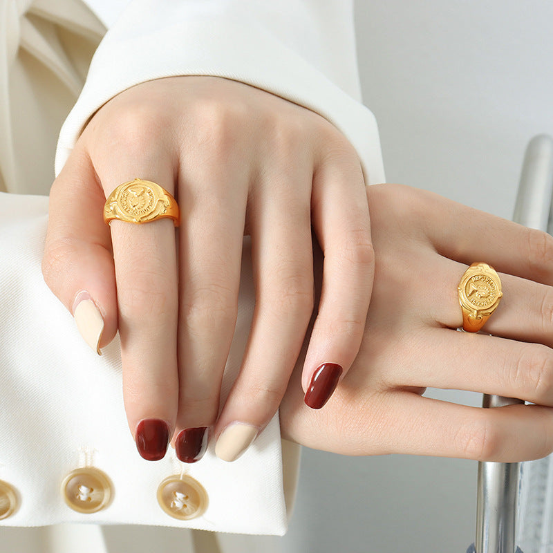 Retro Portrait Design Ring, Gold Tone Coin Ring, Vintage-Inspired Fashion Jewelry, Engraved Profile Statement Piece, Unique Women's Accessory, Popular Choice for Gifting, Best Seller in Antique-Style Rings.