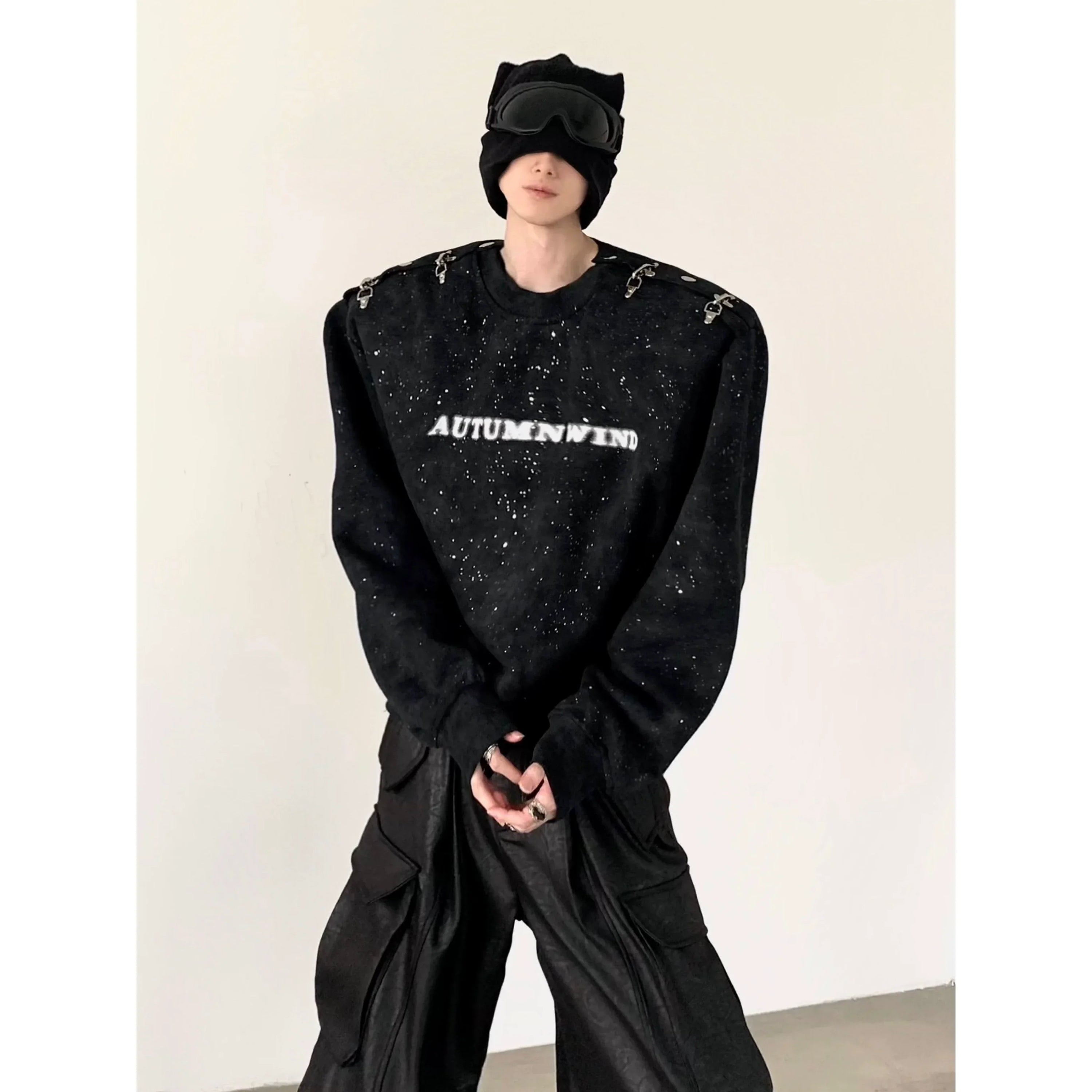 Metallic Design Shoulder Pad Sweatshirt
