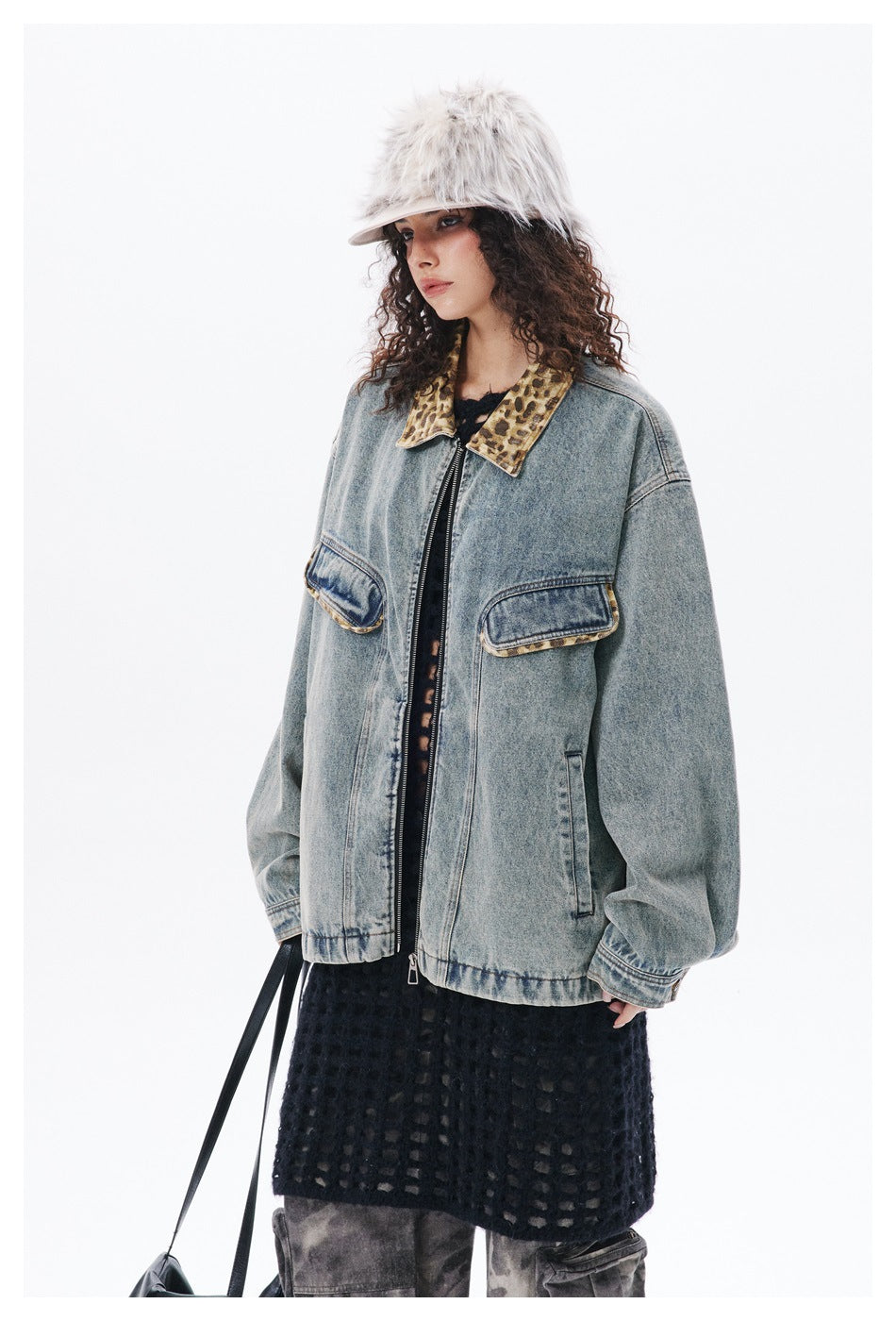 Chaqueta vaquera con cuello de leopardo