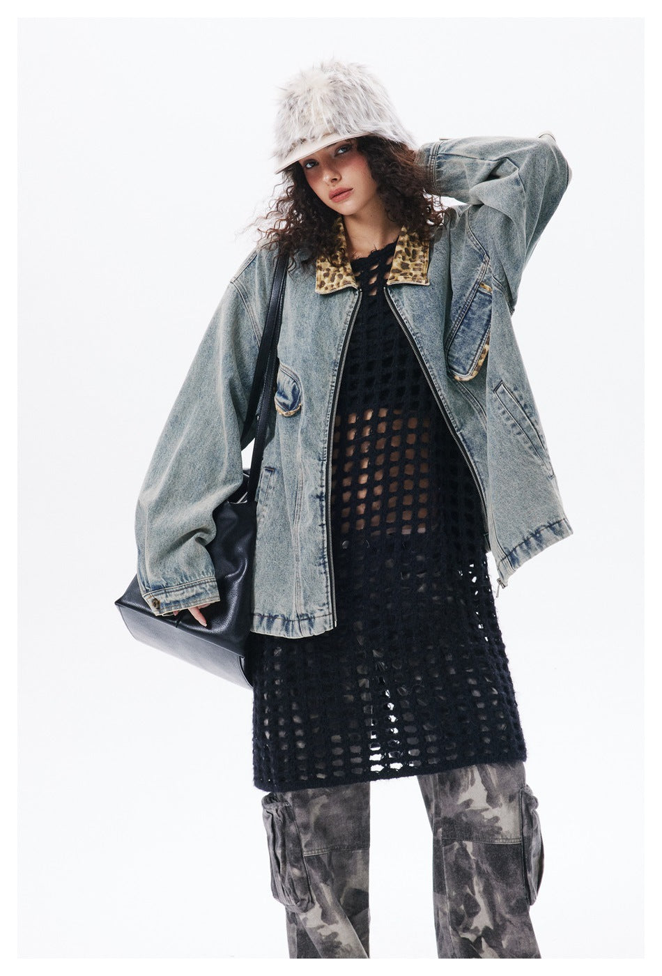 Chaqueta vaquera con cuello de leopardo