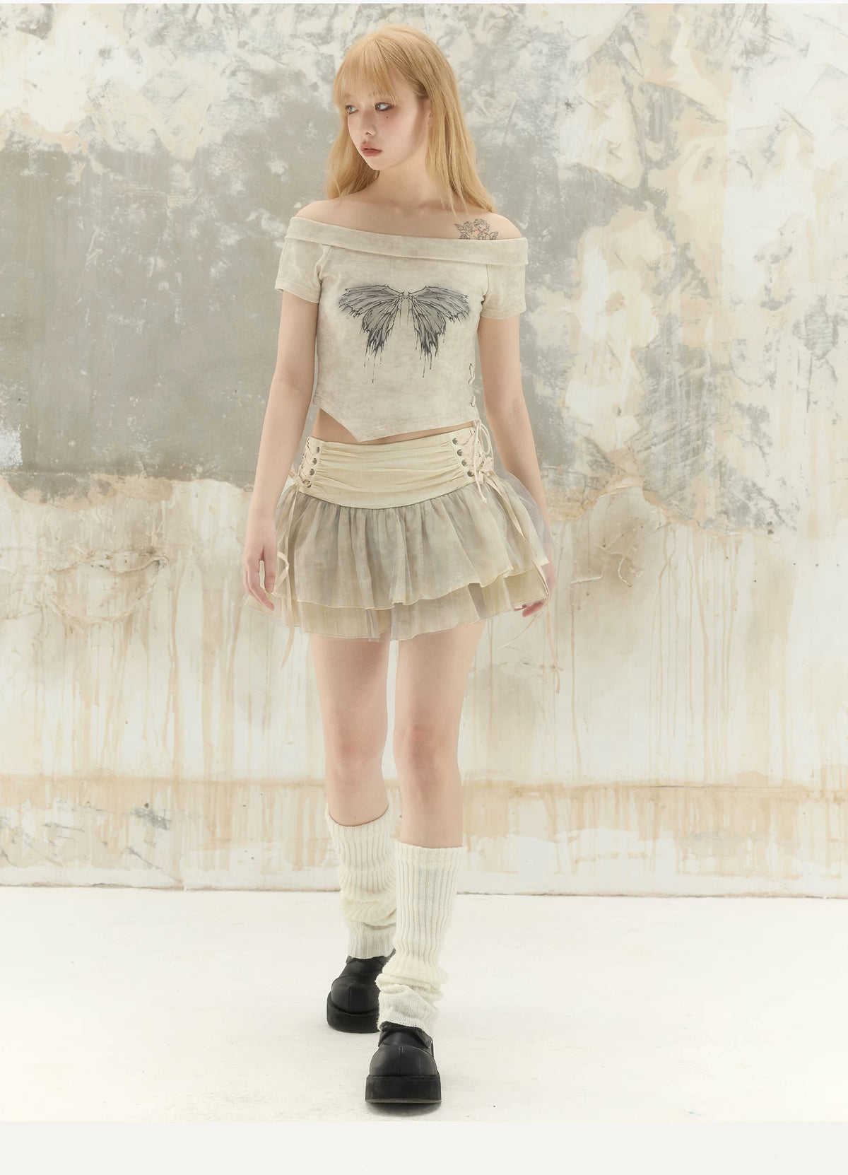 Ballet Mesh Layered Low-Waist Tie-Up Ruffled Skirt ＆ Off-Shoulder Print Short Sleeve T-Shirt