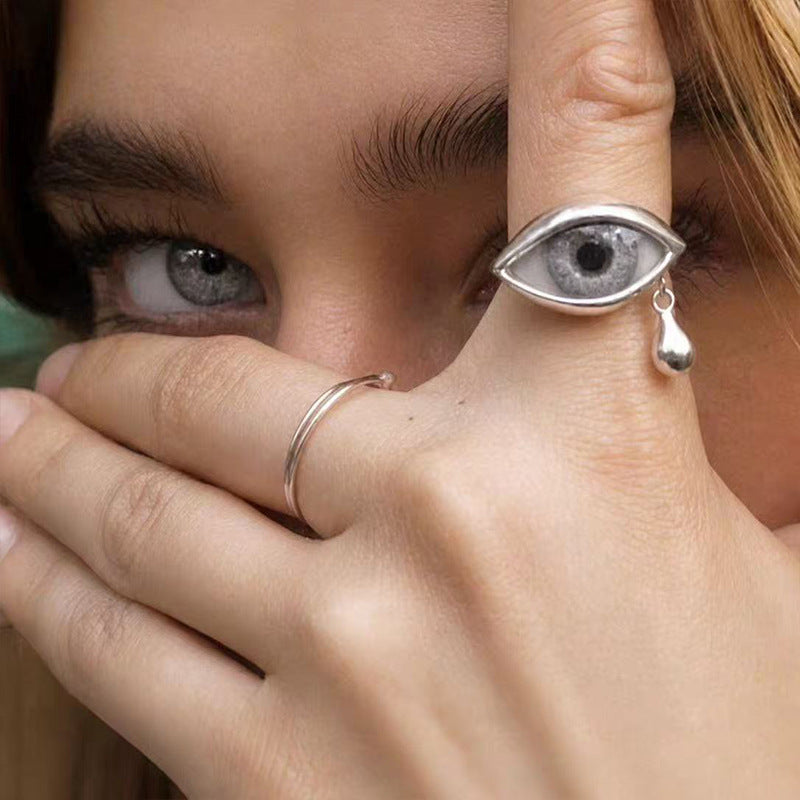 Silver-gray eye